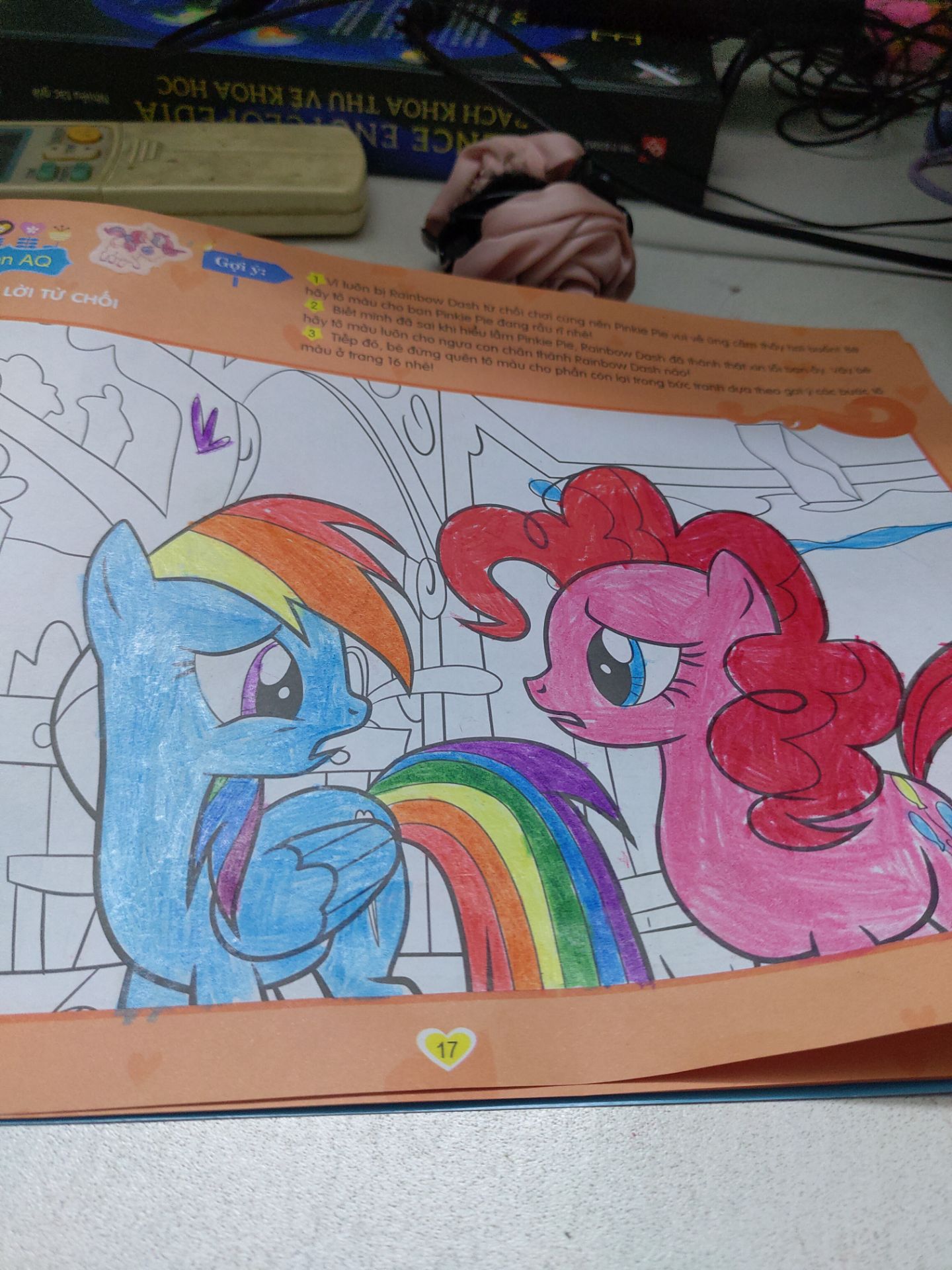 Màu tô đẹp, mịn, phù hợp với bé. Tikinow giao hàng nhanh. Lúc mua cứ nghĩ phải mua thêm gọt hoá ra trên nắp đã có sẵn. Bất ngờ thú vị.