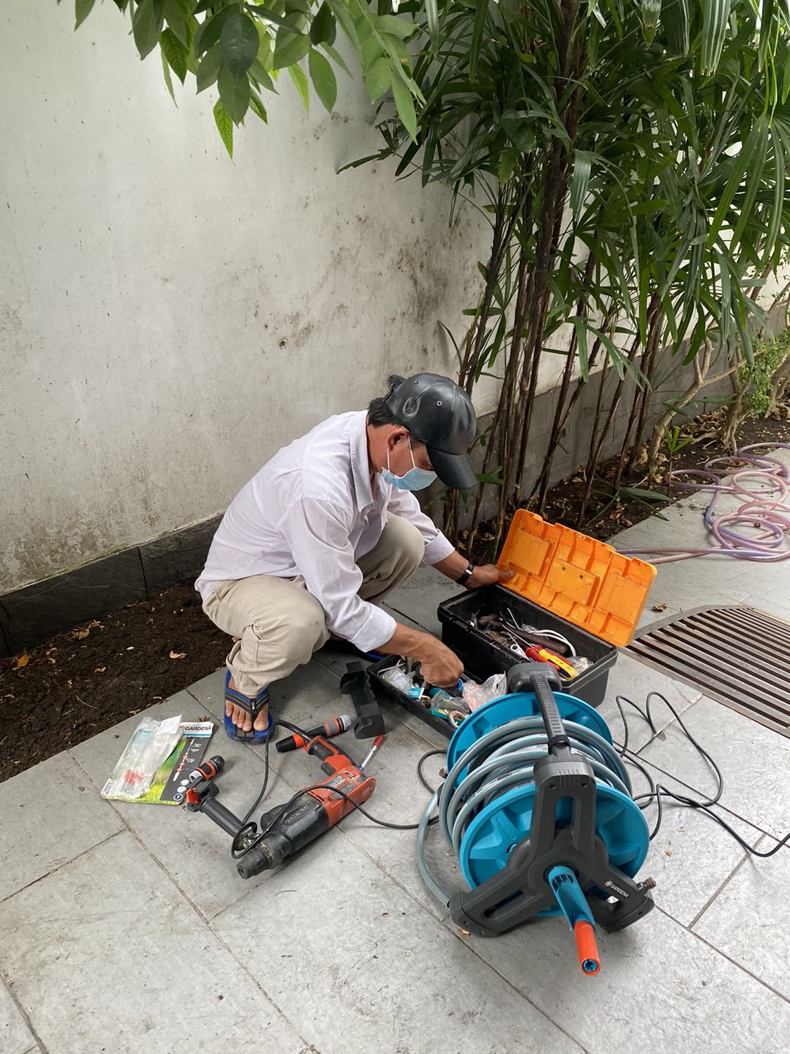 Tiki giao hàng nhanh, đóng gói cẩn thận. Thiết kế đẹp & sử dụng tiện lợi. Shop giao thiếu 2 *** nối nhưng nhiệt tình hỗ trợ ship ngay để có thể gắn sớm trong chiều nay.