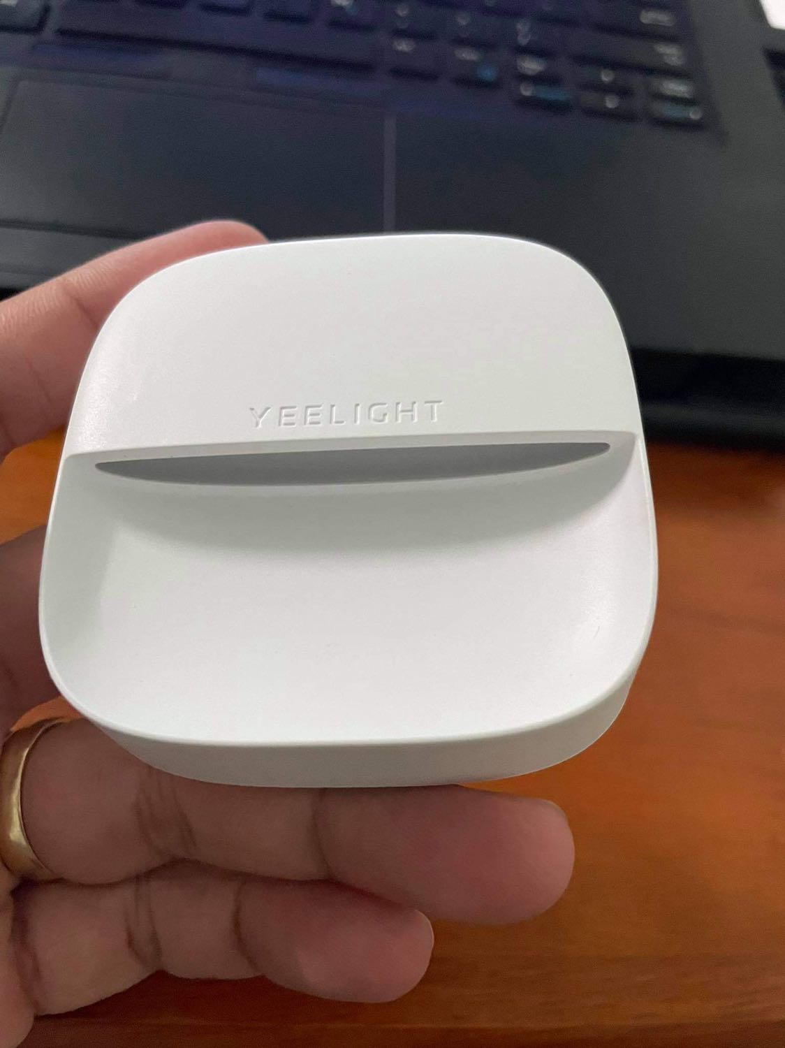 Sản phẩm như miêu tả, nhìn khá cứng cáp! Hiện tại chưa có lỗi về sản phẩm, hy vọng xài bền! 
Khá hài lòng vời sản phẩm này của xiaomi
Thanks shipper giao hàng đúng hẹn!