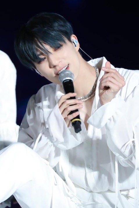 mình đặt hộ bạn chư mình cũng chưa mở nên hong biết bên trong như nào. giao hàng hơi lâu