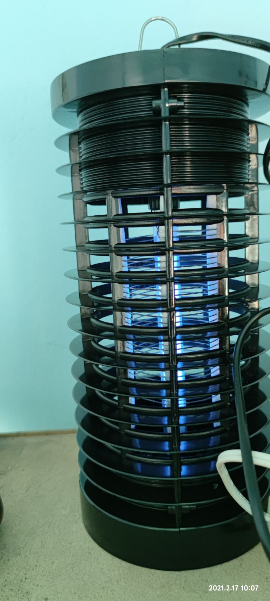 Tôi thấy hàng rất mới và ngon. Tuy nhiên chắc do quá trình vận chuyển hành thì bóng đèn có thể lõng chui, về mà không cháy hoặc chập chờn như trường hợp tui tháo ra vận bóng lại chặt là dùng ngon ngay.