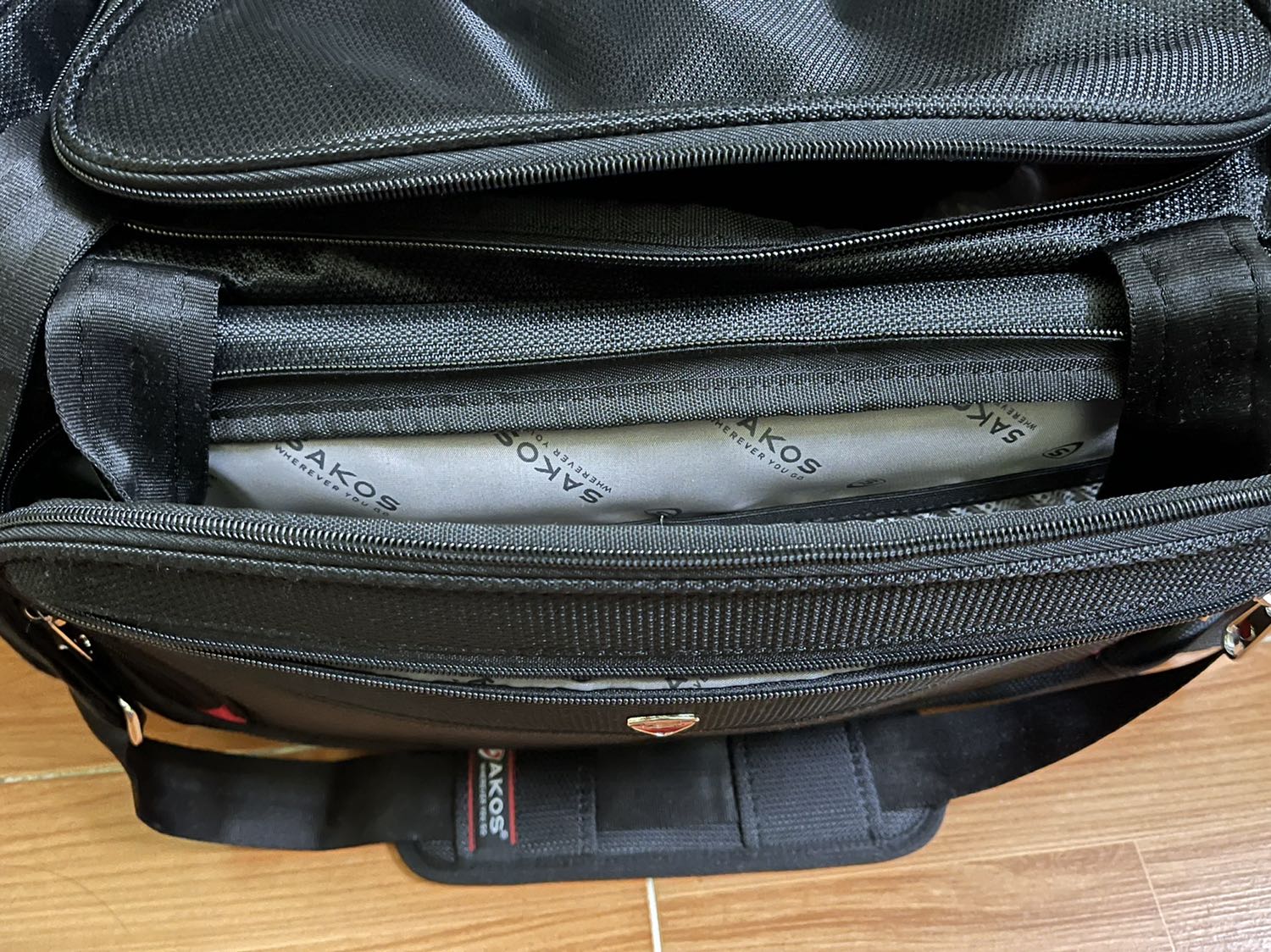 Hàng chính hãng, shop huẩn bị hàng nhanh.
Tiki giao hàng đúng hạn