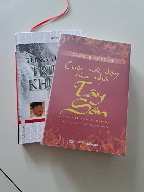dịch quá tệ,câu văn lũng cũng khó hiểu vô cùng.Đọc xong mỗi trang chẳng hiểu tg muốn nói gì.Tốt nhất tôi khuyên mọi người đừng nên mua ,vô ích.Cảm ơn!