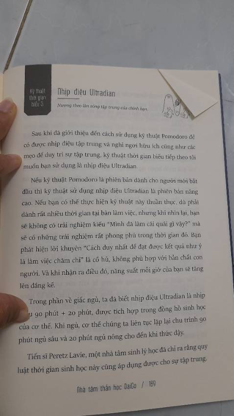 Đọc hết r. Hay vs đáng đọc lắm. Tui cũng tham khảo cách tập trung trong này á mn. Khởi đầu thấy khá ổn. Mua thử đọc đi mn. Mk khá tâm đắc mấy trang mk chụp ấy. Đọc thử nha