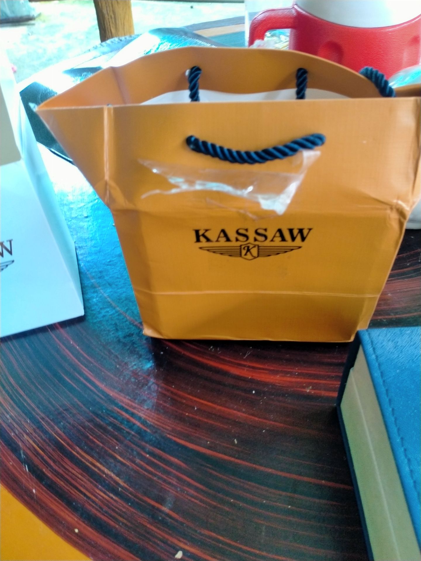 đồng hồ rất đẹp, số hiệu rõ ràng máy đúng như giới thiệu, dây chắc chắn, máy hoạt động êm.