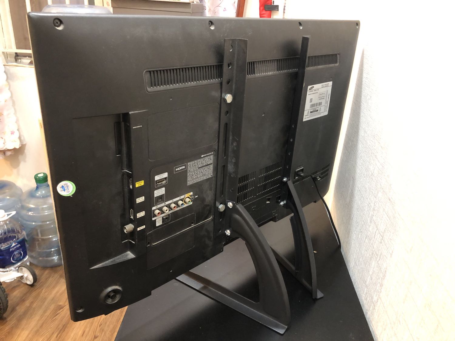 Sản phẩm khá ổn. Sử dụng được cho TV Samsung 32 inches như hình, có code sản phẩm trong hình. Tuy nhiên ốc đi kèm hơi nhỏ hơn so với lỗ trên TV nên phải mua thêm bên ngoài.