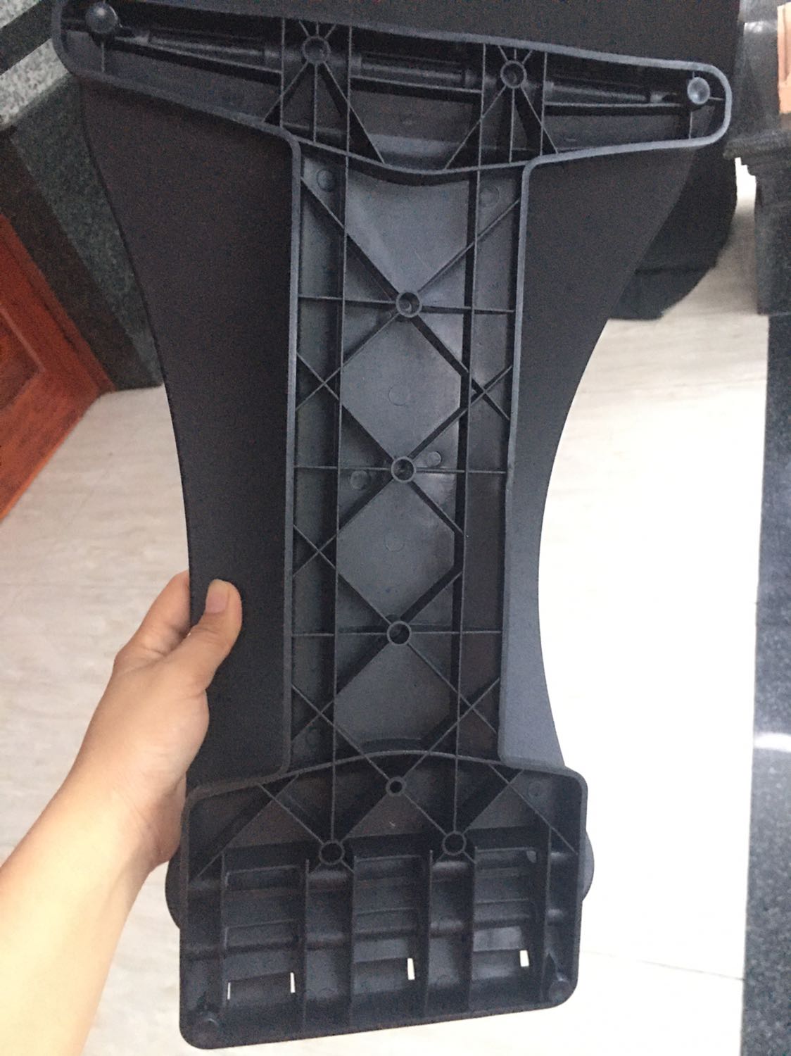 Shop dog gói chắc chắn, giao hàng nhiệt tình, thân thiện. Sản phẩm dug mô tả, lắp ráp dễ dàng. Cảm nhận ban đầu là nằm thấy có thư giãn xương sống nhe, nhug chưa bt cân nặng hơn 70kí thì nằm có dc k nữa, bằng mủ cứng nên sợ khung bị giòn dễ gẫy