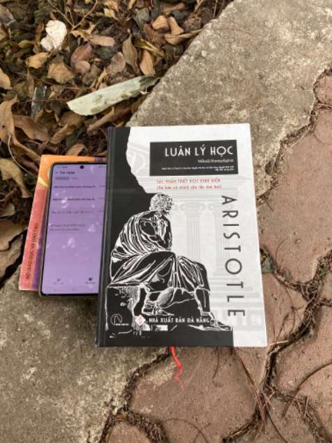 Tìm quyển chính trị luận mà không có