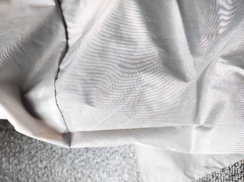 Hàng quá bẩn và hôi. Ố vàng toàn bộ thân áo.