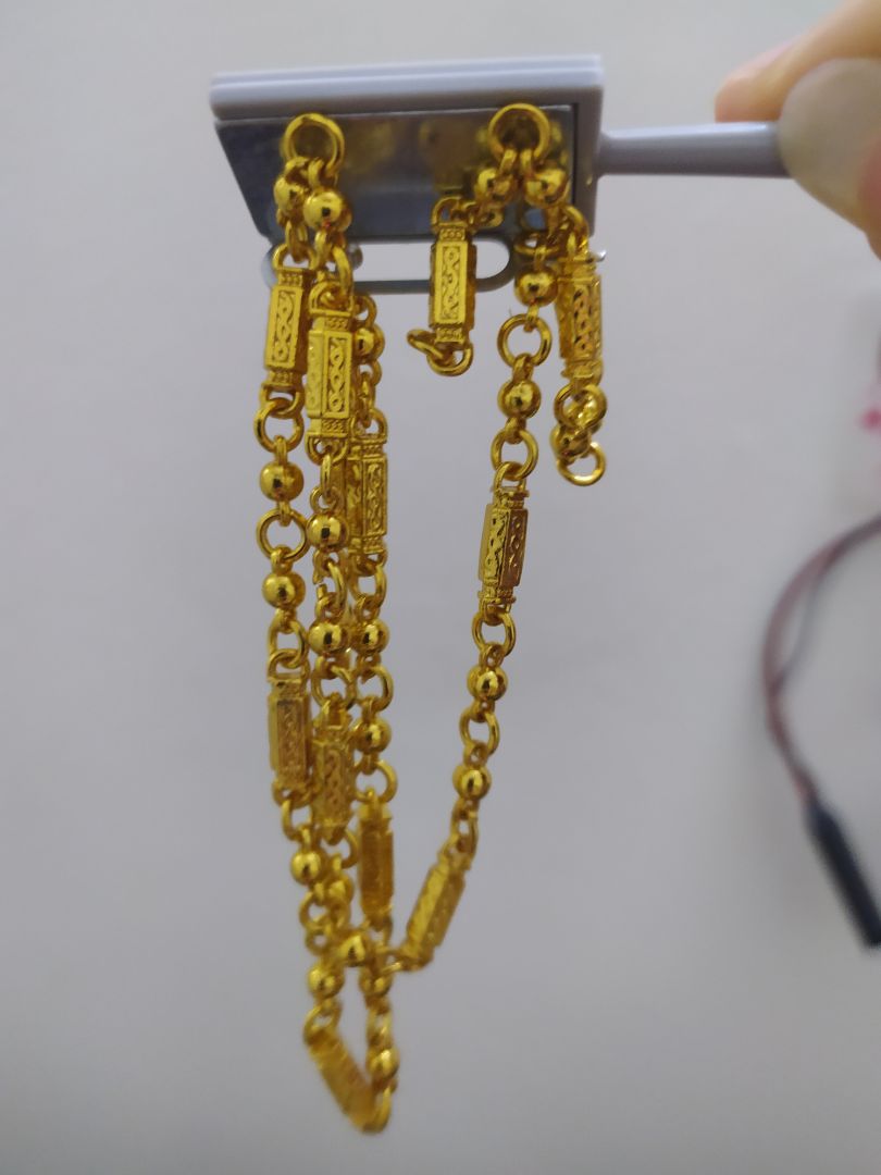 nhìn vỏ ngoài bóng bẩy thật nhưng bên trong toàn là sắt ko biết có ảnh hưởng gì đến sức khoẻ ko nữa. cũng ko biết đổi trả ra sao thôi cất tủ trưng làm màu vậy.