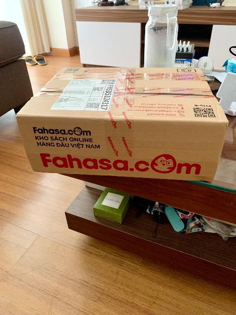 Nhà sách giao hàng siu nhanh, mới đặt hôm trước mà hôm sau đã nhận được sách. Sách được bọc kĩ càng. Sách nội dung hay, dễ hiểu, đẹp, có màu, có đáp án rõ ràng. Hi vọng học sẽ tăng được điểm số.