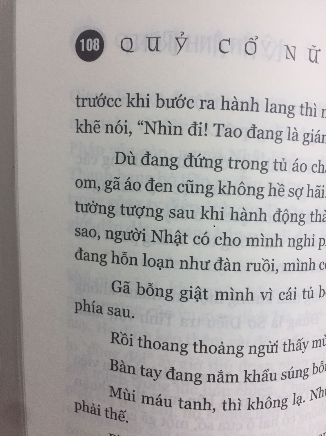 Hình thức: giao hàng nhanh, 22h đêm đặt, trưa mai lại có rồi, bao bọc rất kĩ, k bị hư hỏng gì
Nội dung: truyện của quỷ cổ nữ thì kphai bàn rồi, đọc khoảng 2 chục trang đầu, vác gối lên ngủ cùng mẹ, tuy nhiên còn bị mắc lỗi do đánh máy mong nhà đb sửa lại!!!
 Hay lắm í, mn nên mua đọc thử nhaaa( lời đề nghị trân thành)