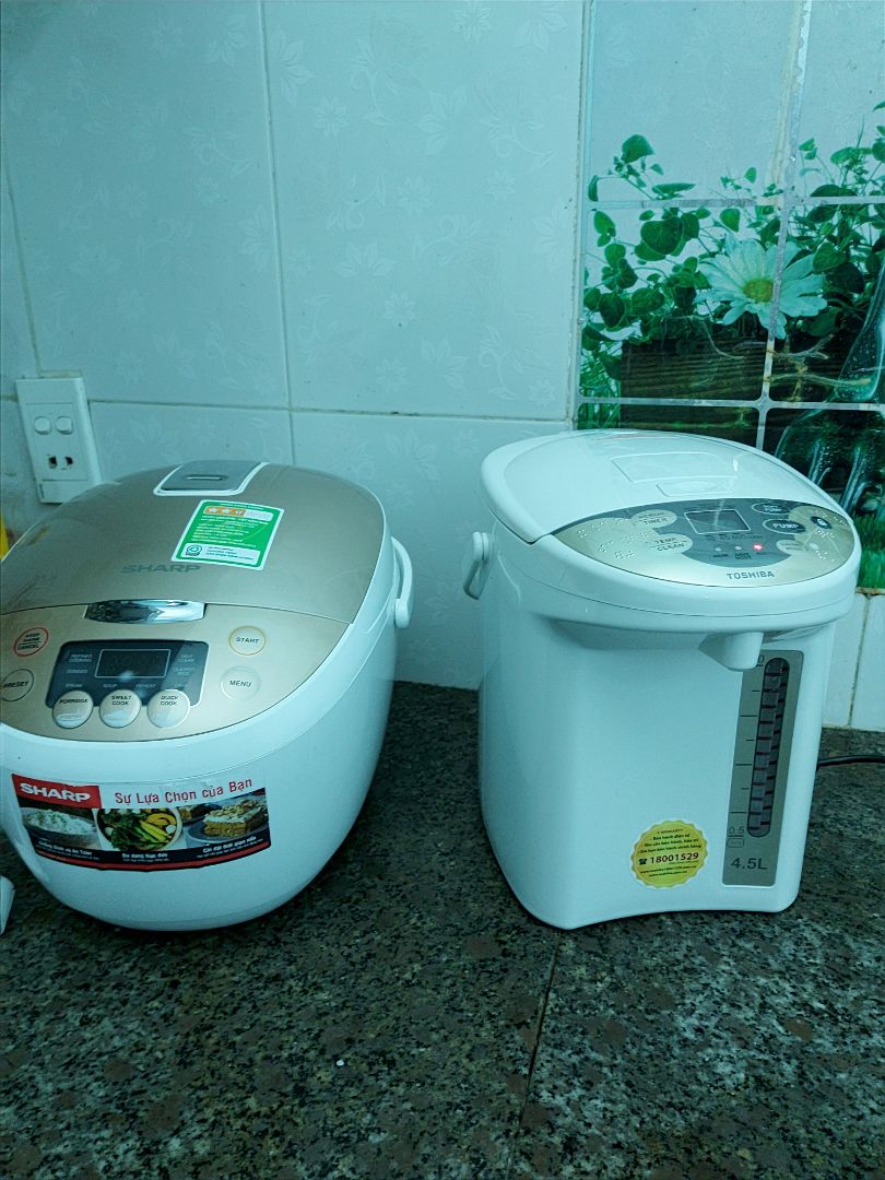 Mới nhận. Thấy đáng đồng tiền, nhưng tính năng thì nhiều quá gây hoang mang cho mình ban đầu,nhưng đọc xong thì ok. Dùng chưa pik như thế nào, nhưng có vẻ xịn. Có có âm thanh nước sôi nữa chứ! Quá tiện,mong là bền hehe. Cảm ơn tiki!!!