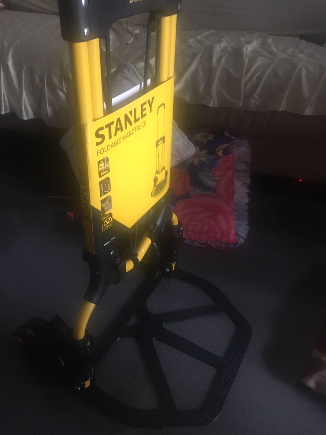 Nếu ai cần tham khảo thì nên mua xe mã 582 tải trọng được 90kg; tay cầm quấn lót êm kéo nhẹ hơn. Nếu ai cần tham khảo thì nên mua xe mã 582 tải trọng được 90kg; tay cầm quấn lót êm kéo nhẹ hơn.