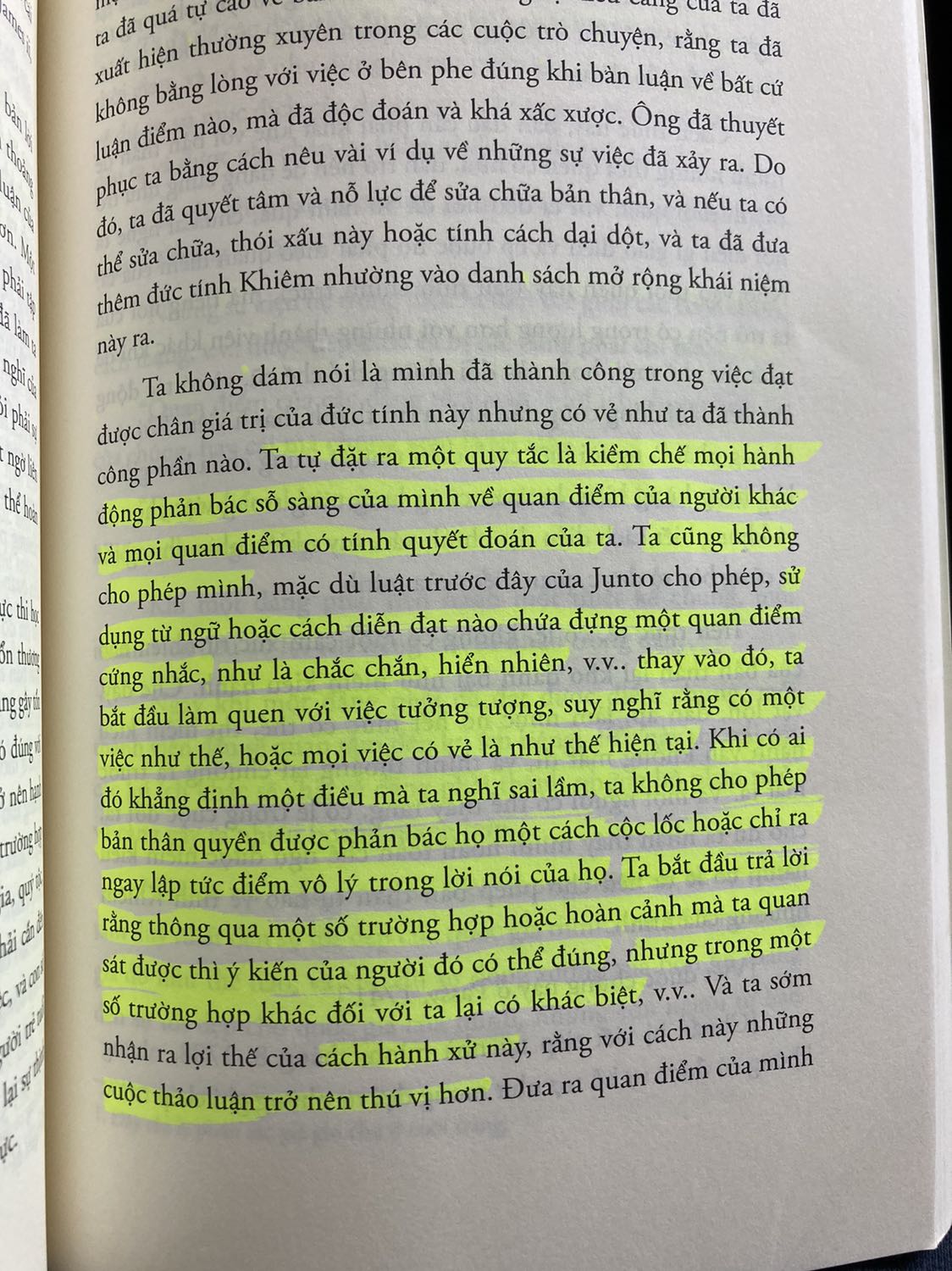 Benjamin Franklin thì bạn ko nên bỏ qua, ông là một trong những người được ngưỡng mộ và nhắc đến khá nhiều trên thế giới.
Sách được bọc kỹ và mới. Giấy như SGK :))

Mạch tư duy: Từ nguồn cội đến lúc ông trưởng thành và trải qua những biến cố cũng như bài học trong cuộc đời.

Điểm tiêu biểu: Cách ông tự quán chiếu cuộc đời mình và đi theo những nguyên tắc do ông tự đề ra (được học khi đọc sách nữa).

Nhận xét cá nhân: Cách ông áp dụng khá giống với trong các đạo nhắc đến sự quán chiếu bản thân. Với những đóng góp to lớn cho nhân loại bằng cách luôn nghĩ cách giúp tốt hơn cho con người, mình nghĩ ai cũng làm được nhưng chỉ khi có sự không vị kỷ trong con người mình.

Love.!