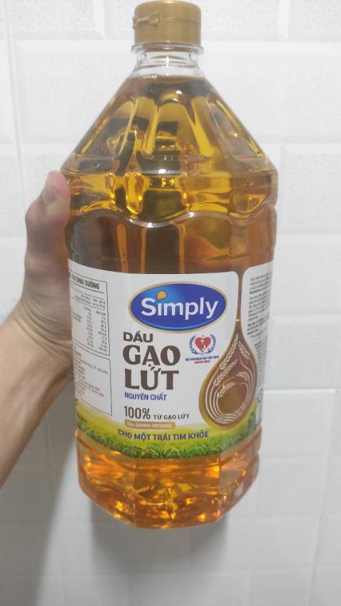 Dầu ăn mới tinh, hàng chính hãng,date xa, tiki trading nên rất an tâm