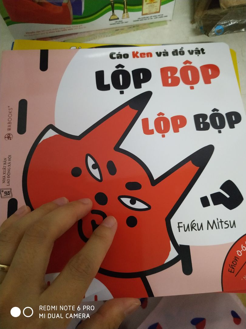 vì dịch bệnh nên đặt hàng giờ mới nhận được lun đây... 10 cuốn lun cho bé thoả thích xem nek... sách đẹp, hình ảnh bắt mắt nha... cảm ơn shop...