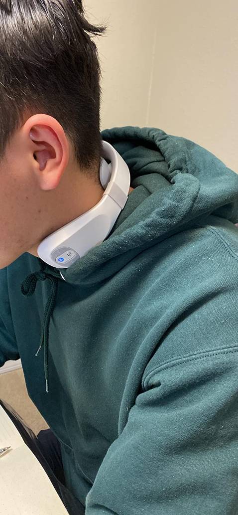 hài lòngGiao hàng nhanh đóng gói cẩn thận. Máy dùng thích, dễ sử dụng, lần đầu tiên dùng nên để mức nhỏ rồi tăng dần. Máy ôm cổ, nhỏ gọn, có một túi nhung tiện để đựng cầm theo