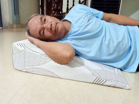 Mình cứ sợ cao nên lại chọn gối 14cm biết thế chọn gối 18cm. Bố mình bảo nằm cũng thấy có tác dụng chứ không phải không. Tạm hài lòng, có tiền sẽ mua thêm 1 cái 18cm nữa.