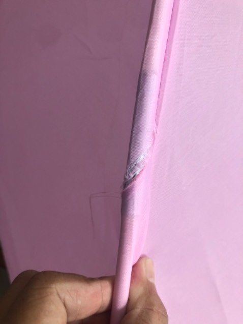 Bị rách vài chỗ. Đề nghị đổi lại cái khác Bị rách vài chỗ. Đề nghị đổi lại cái khác