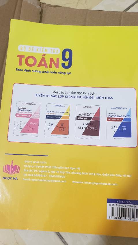 Nhiều đề toán tha hồ giải, có đáp án hướng dẫn chi tiết cách làm nên không lo làm sai không hiểu bài. Giao khá nhanh, đặt khoảng 2 ngày là có. Về phần đóng gói thì tạm ổn, lần sau nên có thêm một màn bọc xung quanh thay chỉ mỗi bìa cứng. 9,5đ=))