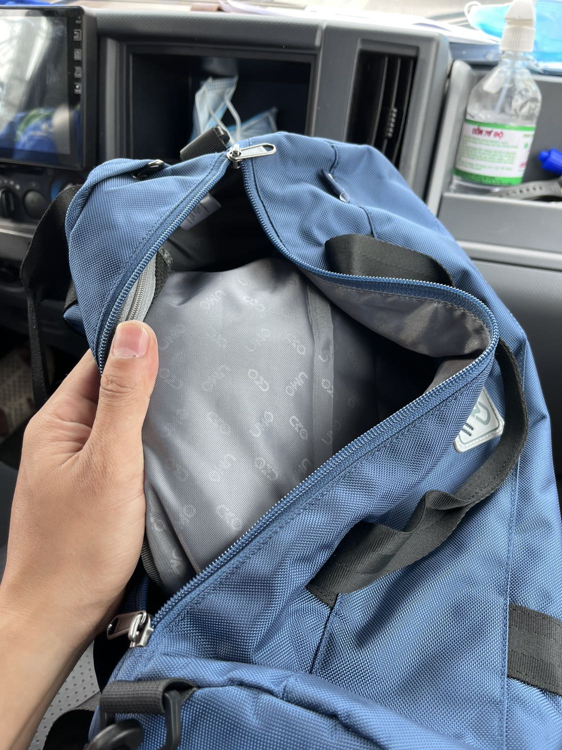 Chất liệu *** cao cấp! Vừa tay cầm.
Vận chuyển nhanh gọn, đóng hàng có tâm! 
Ngăn bên trong thiết kế thông minh, banh bóng quá chuẩn cơm trong tầm giá.