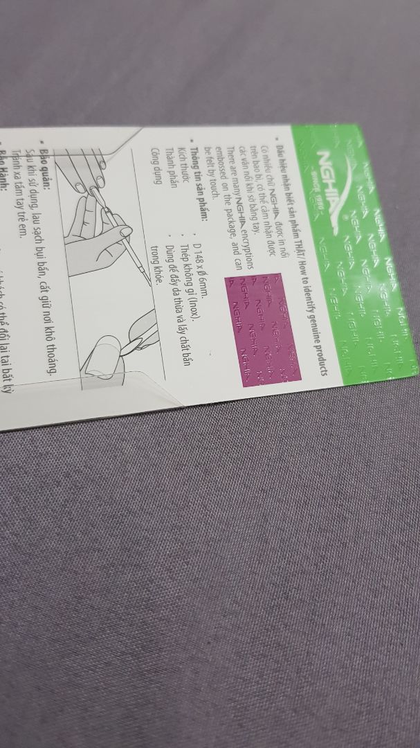 Giao nhanh hơn dự kiến làm xúc đậy quá 🤣
- đóng gói: cẩn thận, băng keo logo của hãng luôn, có giấy note cảm ơn/xin lỗi (nếu có lỗi) >> Cá nhân mình rất thích service kiểu này 👍
- sản phẩm: giao đúng mẫu đã đặt, thương hiệu Kềm Nghĩa thì khỏi phải bàn rồi: gia công tốt, từ bao bì đến sp rất chỉnh chu, dù cái pusher này ko có túi đựng nhưng bìa giấy vẫn có họa tiết logo khắc chìm giúp phân biệt thật/giả.
** giá như hãng sản xuất có nắp đậy của pusher thì còn tuyệt hơn nữa, do để bơ vơ ngoài hộp thấy khá nguy hiểm 
- giá: mua trên TIKI hay có mã giảm nên rẻ hơn so với giá in trên bao bì :)))
KL: giao hàng, dịch vụ, chất lượng đều xứng đáng 5* nhé