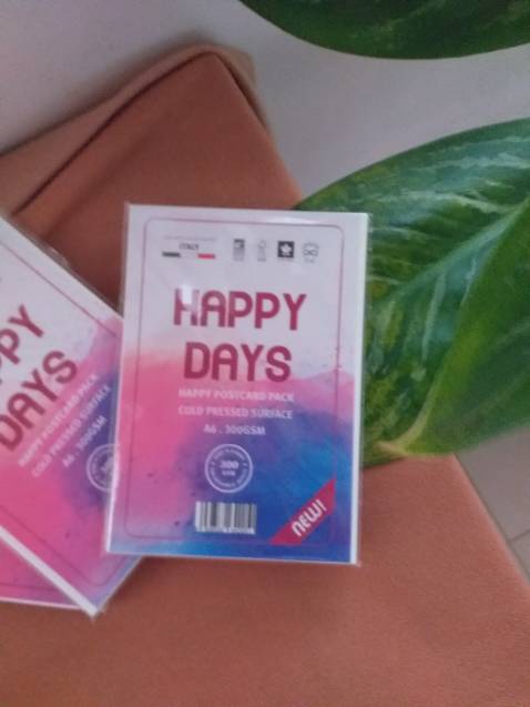 Mình thấy sản phẩm tốt , nhưng gói hơi sơ sài , mình nghĩ chắc do mình mua tệp giấy cũng nhỏ nên chắc gói không kỉ. Mà mình thấy giầy nhỏ cực luôn hình như chiều dài chỉ 15 cm , chiều rộng 10.3 cm . Mà giáy được một cái là rất dày , tệp chỉ 10 tờ mà nhìn như 20 tờ vậy. Nếu mua giấy loại này thì nên mua nhiều một tí , vì giáy nhỏ nên dùng tầm 1-2 tuần sẽ hết nha. Ok mình cho sản phẩm 4 sao, 9,5 điểm 👍