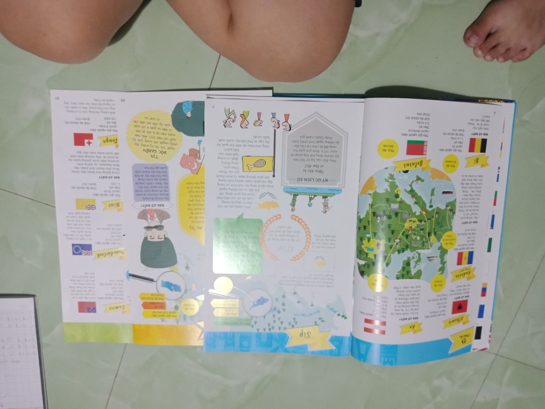 Sách vừa nhận mở ra có quá nhiều trang không được đóng vô cuốn sách nằm rơi rạc bên ngoài. Mong rằng tiki kiểm tra hàng trước khi giao đến tay khách hàng ạ. Ở nơi mình cũng không có dịch vụ đóng sách kiểu này.