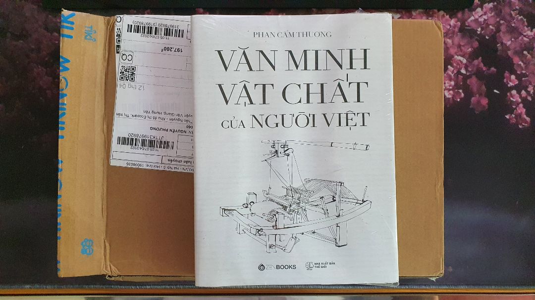 Một cuốn sách tuyệt vời cho những người tìm hiểu về văn hóa, lịch sử và thiết kế !!!
Chủ đề phong phú, văn phong sâu sắc, trình bày khoa học, minh họa sinh động, chú giải rõ ràng ... Chỉ mong thêm các hình vẽ và ảnh to hơn, có màu :)