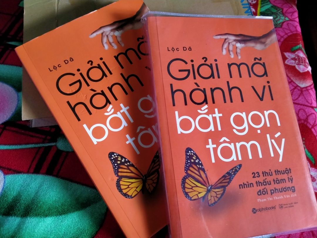 Sách mới đặt trưa hôm qua chiều nay đã về ròi, nhanh lắm luôn á! Sách mới nhưng khá bụi bặm. Sách đã giảm 38% giá còn 86k mà tiền ship tận 22k (có thể mình thấy cao vì không phải trả tiền ship mấy). Nhưng hài lòng.