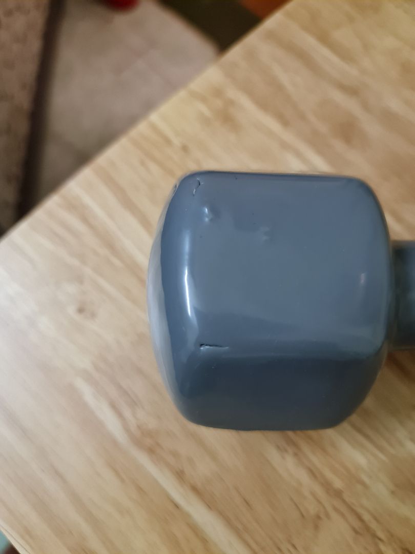 Tạ khá ok, kích thước vừa tay. Mình không có cân nên cũng không biết trọng lượng có đúng không. Tuy nhiên, phần nhựa bọc bị lỗi nhẹ nhưng không ảnh hưởng nhiều.