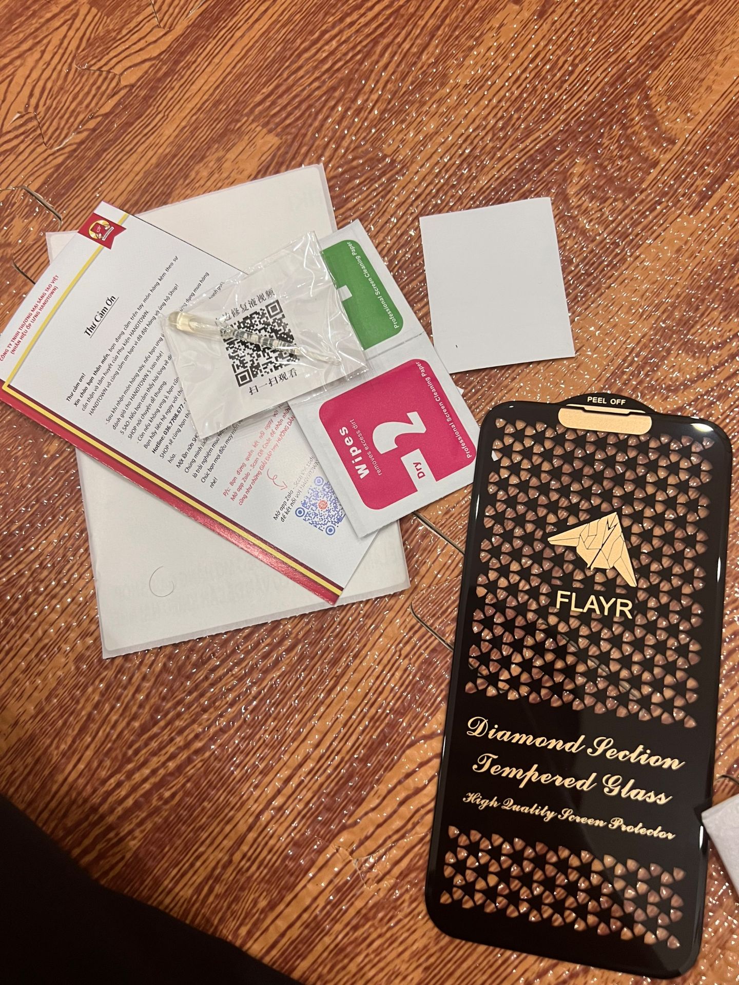 sản phẩm giá rẻ, lại còn được tặng nhiều, giao hàng nhanh, nice