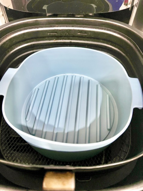 Sp giao đúng, vận chuyển làm hơi méo , size hơi bé chút . Hi vọng dùng tốt.