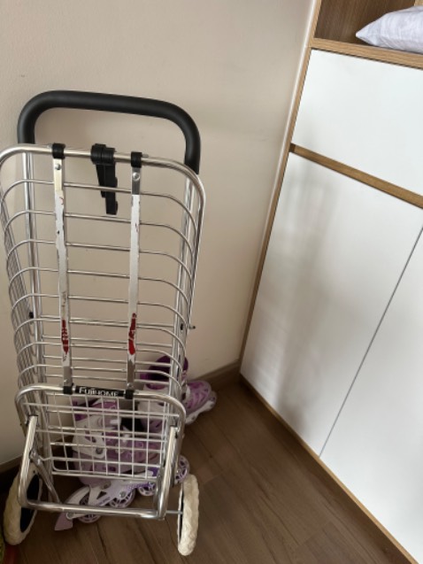 Sản phẩm bình thường, giá thành cao, không tương xứng với sản phẩm.