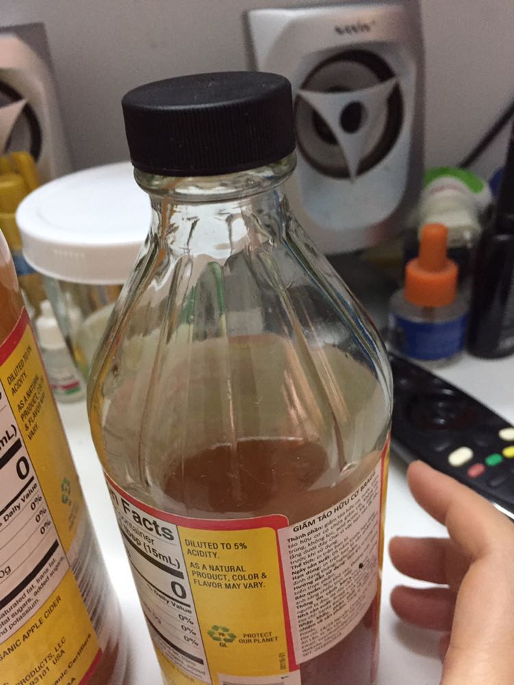 Trên vỏ chai giấm không in hạn sử dụng như chai của các shop khác. Chai to mình mua shop khác có in hsd. Chai nhỏ mua shop này kiếm khắp chai không có. Nghi ngờ hàng nhái.