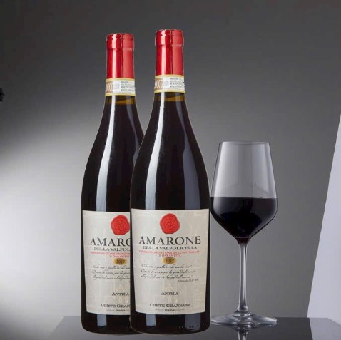 Mình ko chủ đích mua cuốn này lúc nhận về mình thấy khá ưng vì độ dày và đc bạch ngoài khá chỉn chu. Mình kiếm chỗ cho nó để dành đấy hôm nào rảnh hơn đọc sau. Được mấy hôm sau mình lôi ra đc thì đúng nhiều cái woa luôn, những chương đầu cho tới thời sinh viên cho mình nhiều cái nhìn tônhr quát về tgia, đi cùng bối cảnh của những thập niên ông sống. Những khái niệm ko mới nhưng đc hiểu trong bối cảnh và qua suy nghĩ của ông. Mình đọc khá chậm và suy ngẫm nhiều thành ra mới đọc đc gần 1 nửa cỡ hơn 200tr; Nhưng càng về sau mình cảm thấy nên bỏ dở 1 tgian để quay lại dù đã cố gắng đọc tiếp vài chập nhưng có vẻ ko tốt. Mình nghĩ nên để thời điểm thích hợp quay lại đọc tiếp, lúc cảm thân thấy nên quay lại, …. Ko hẳn là bỏ dở hmm