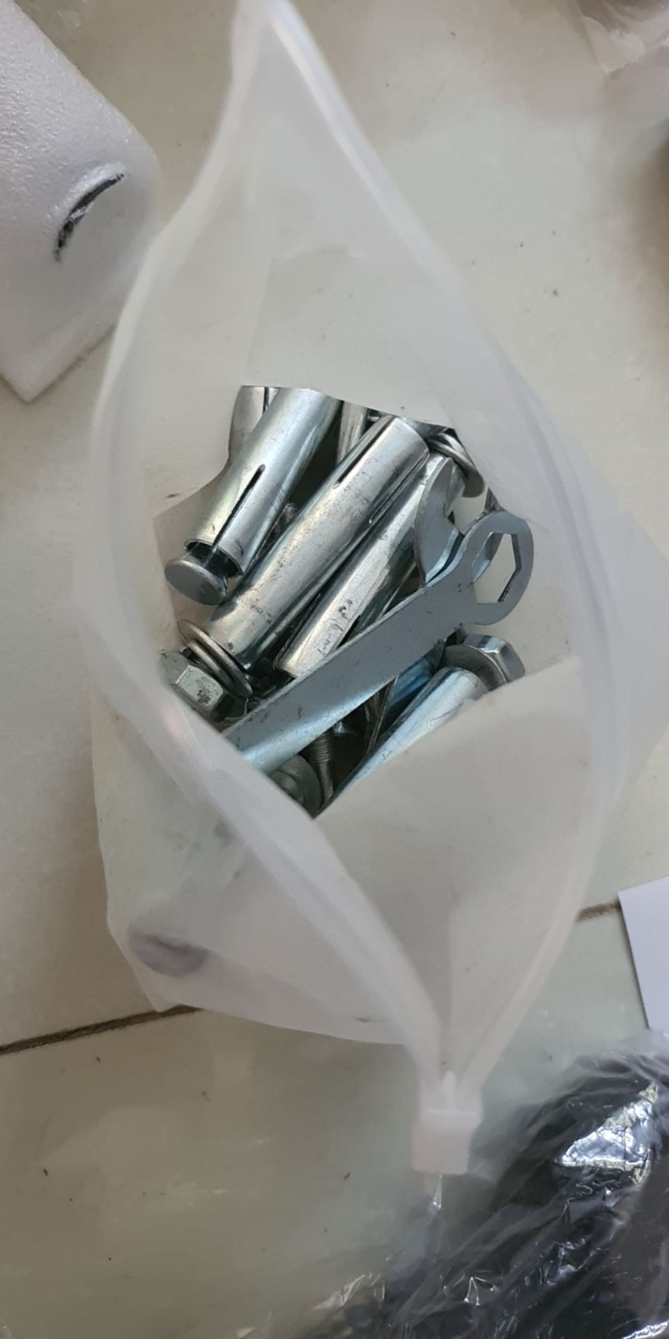 Giao hàng sớm, phụ kiện đủ, có khuyến mãi, hàng chắc chắn, yên tâm sử dụng. Rất hài lòng