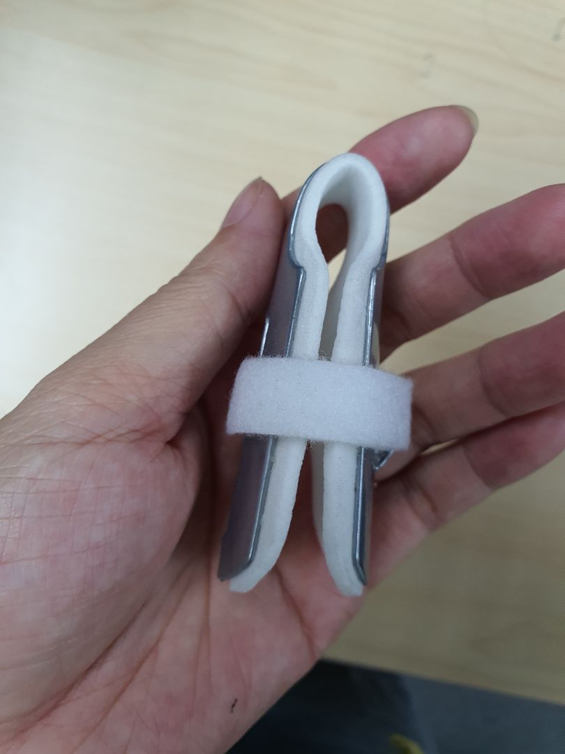 Sp như hình, nẹp chắc chắn, có thể chỉnh độ rộng chật, êm tay ko làm đau tay