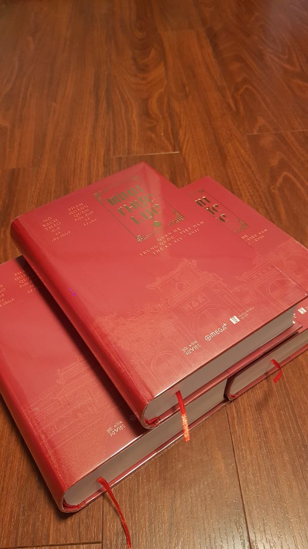 Sách mang giá trị sưu tầm, bởi 2/3 nội dung là bản in các văn bản gốc tiếng Hoa.
Sách in đẹp, giấy tốt, bìa đẹp.