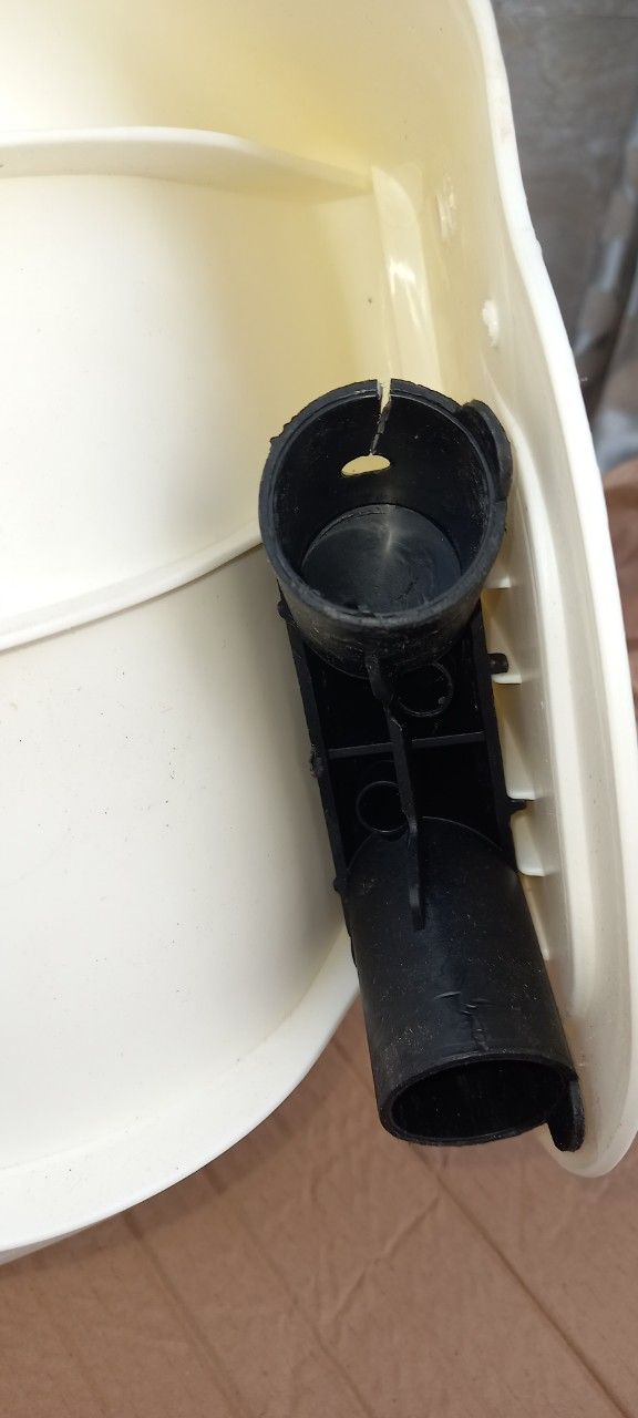 thất vọng chân ghế bị bể cả 2 chân dưới ghế ko thể lắp rắp lại được đề nghị tiki đổi lại sản phẩm này