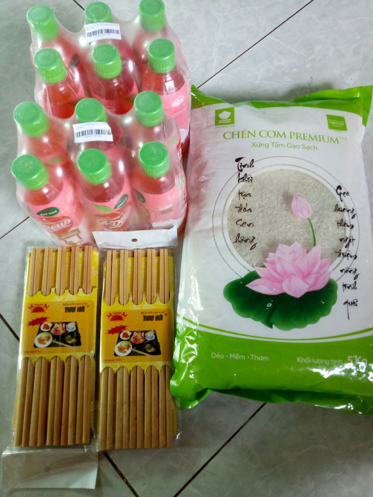 ok . mua đc mấy giá sale 1k khá là ưng . chỉ là nghe mùi nước sơn bóng hơi đậm. về ngâm nước rửa chén rửa đi rửa lại nhiều lần phơi 1 nắng thì k nghe mùi nữa