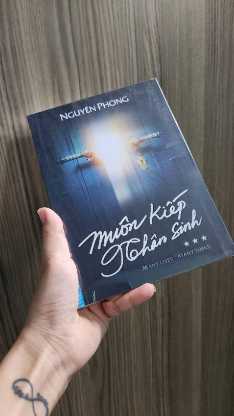 Lần này Tiki giao hàng siêu lâu, hẹn 12 nhưng 15/6 mình mới nhận đc, cũng ko cập nhật trạng thái đơn hàng để mình tiện theo dõi.
Bù lại sách đc gói cẩn thận, có bookcare nên nguyên vẹn mới tinh. Đẹp, rất ưng