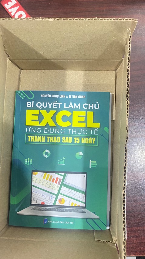 Tuy hơi lâu, nhưng đóng gói cẩn thận, sách mới, rất hữu ích cho kiến thức tin học