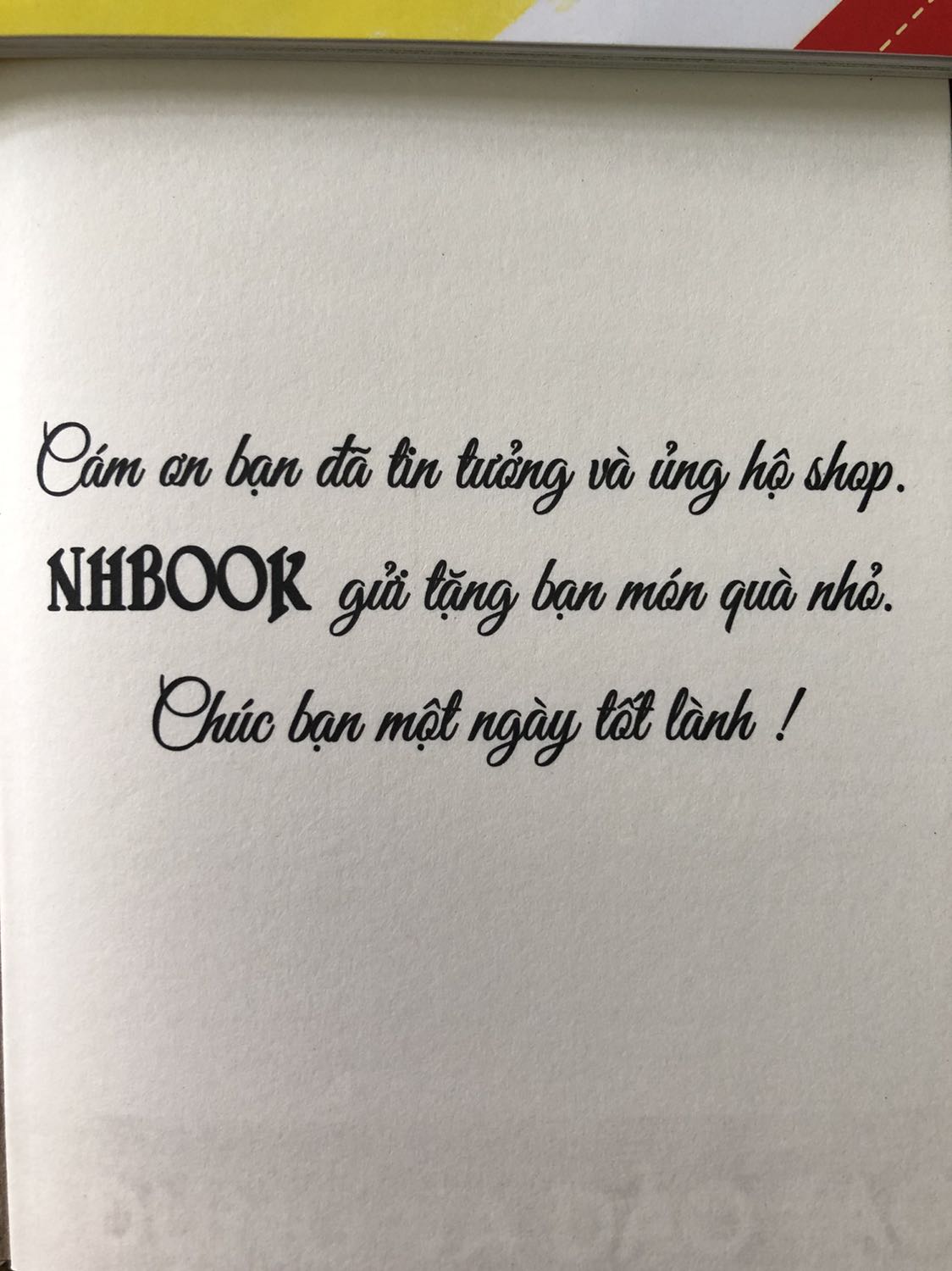 Giao hàng đúng hẹn! Sách đẹp như mong đợi luôn mọi người. Mà mình mua combo này hơi phí vì các quyển ai sau lưng bạn thế giống giống nhau thôi. Nhưng bù lại được tặng quyển sổ tay khá xinh nên mình tặng Tiki 5 sao nha!