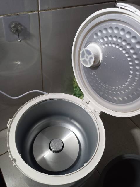 Cảm ơn shop giao hàng cực kì nhanh , nồi đúng chính hãng , lòng nồi và vỏ nồi dày dặn rất chắc cầm nặng tay , rất đáng tiền .Mình toàn mua hàng trên Tiki vì hàng chính hãng