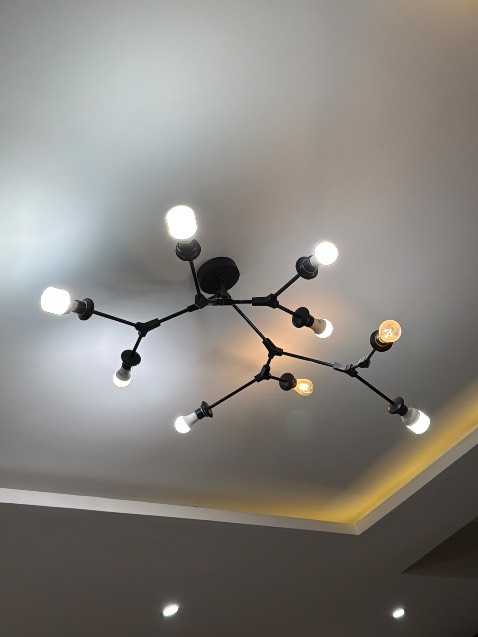 Bóng đèn xịn nha. Giá rất tốt phù hợp với hệ thống đèn nhà mình. Chui đèn E27 phù hợp với mọi loại chui. Tiếp tục mua và ủng hộ Tiki. Giá ở đây tốt hơn giá trên sp.