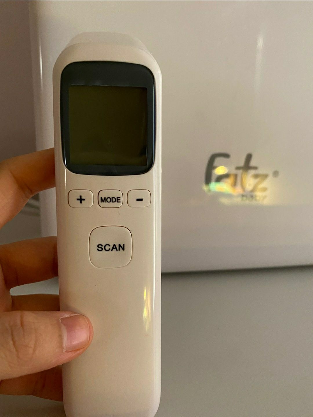 nhiệt kế nhẹ, sử dụng dễ , đã mua 1 lần rồi, giờ mua thêm. shop phục tốt, nhanh