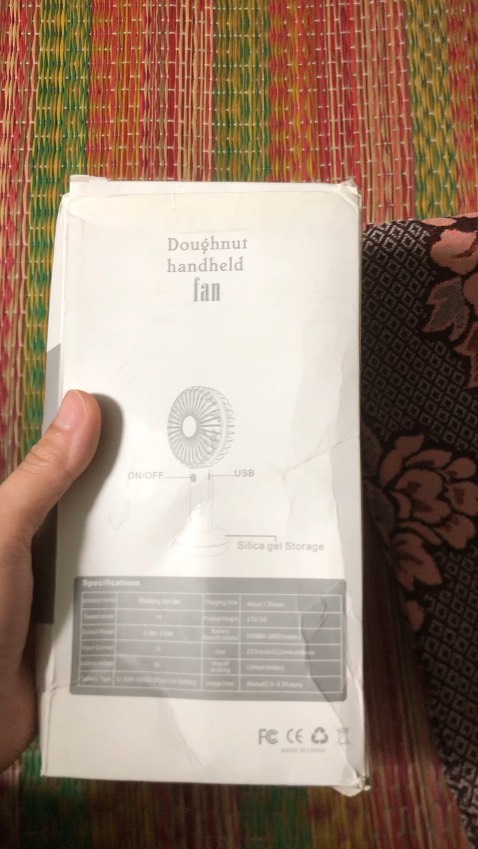 Quạt hoạt động tốt, sau khi sạc đầy có thể dùng liên tục được hơn 5 tiếng. Đèn đổi màu rất dễ thương, dùng làm đèn ngủ rất thích. Tiki giao hàng đúng hẹn, tuy hộp có móp nhưng hàng vẫn ổn.