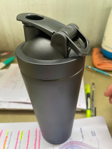 Giao nhanh. Sp như hình . Nắp đậy vào hơi cứng